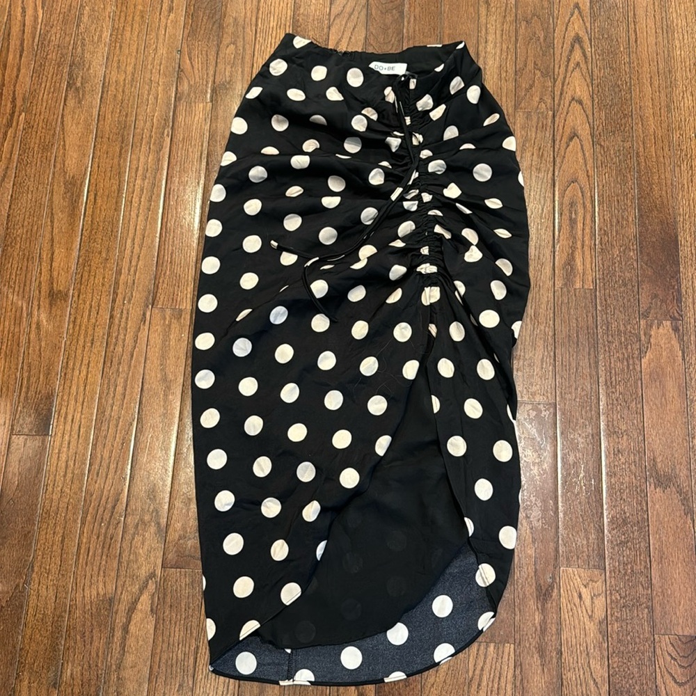 DO + BE Skirt. M
